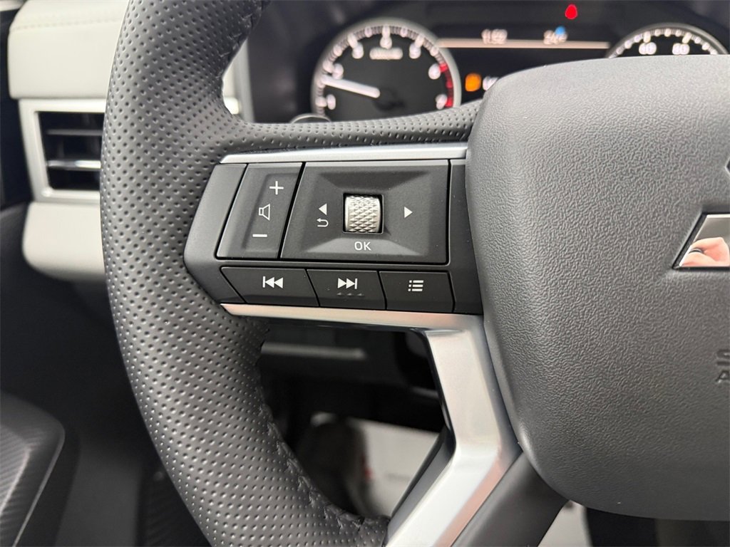 New 2026 Mitsubishi Outlander SE image 33