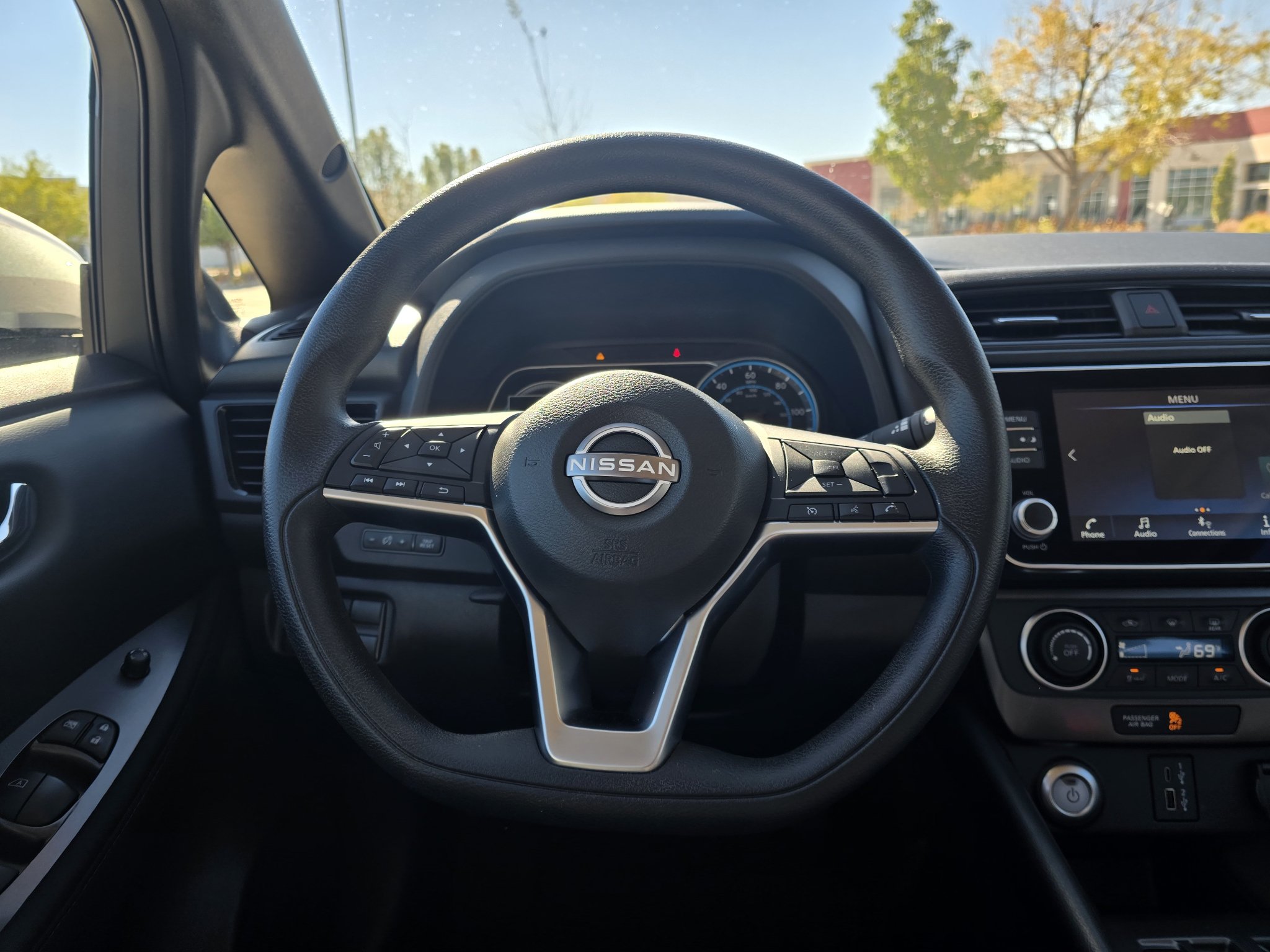 Used 2025 Nissan Leaf S FWD image 29