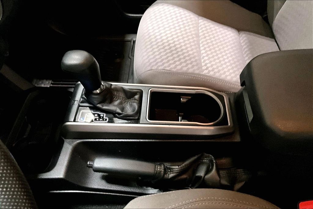 Used 2021 Toyota Tacoma SR5 w/ Technology Package image 19