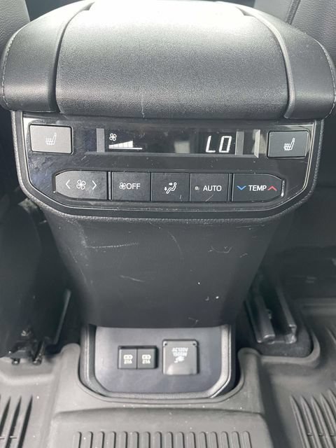 Used 2021 Toyota Highlander Platinum FWD image 18