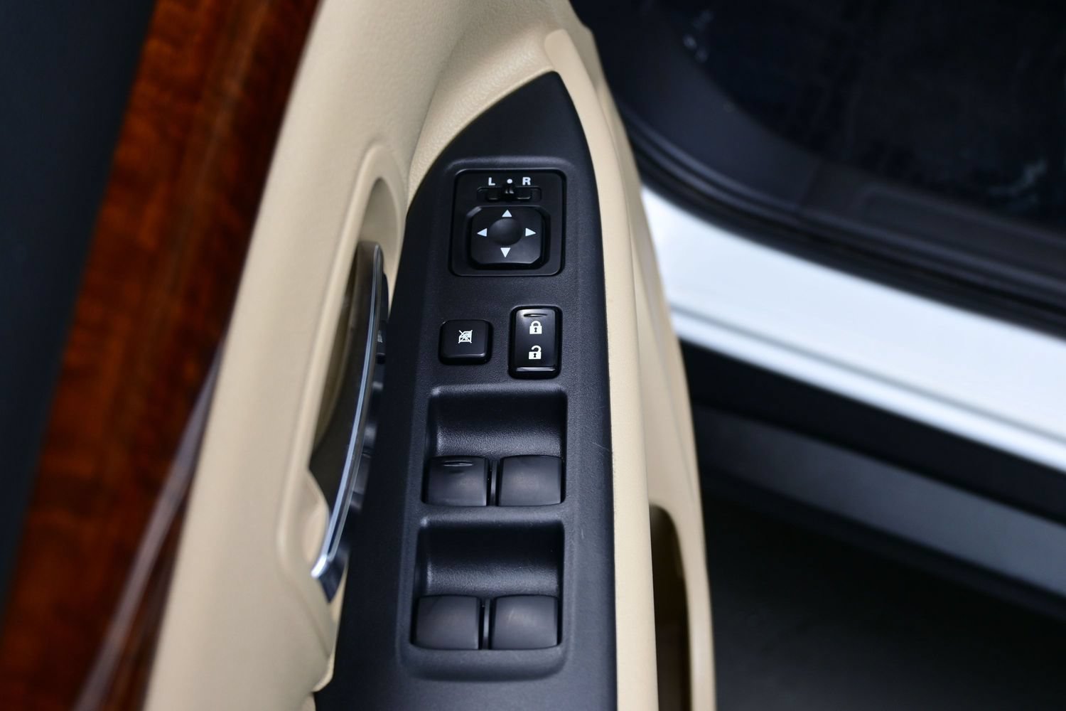 Used 2015 Mitsubishi Outlander SE AWD/4WD image 10