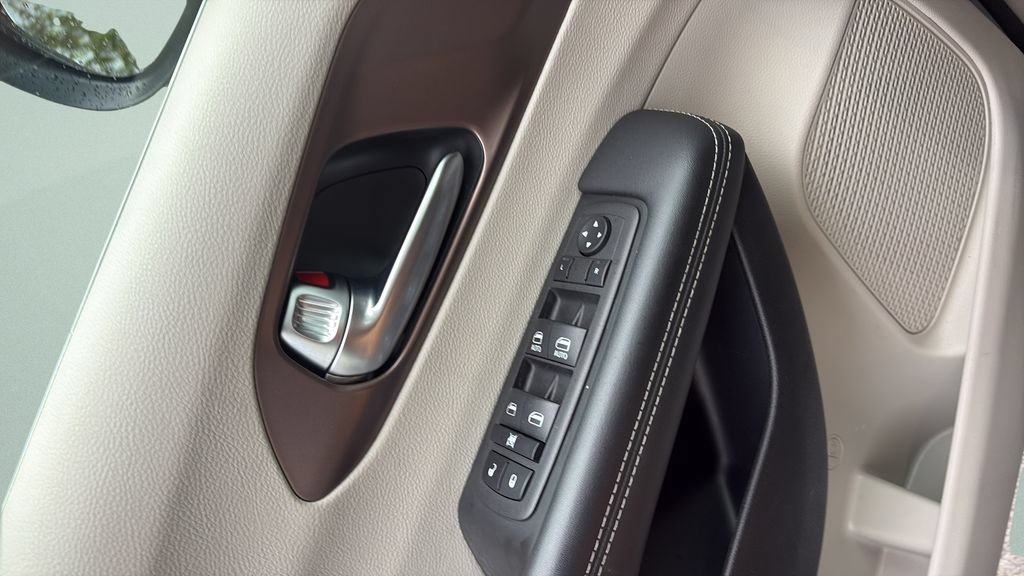 Used 2023 Chrysler Voyager LX FWD image 18