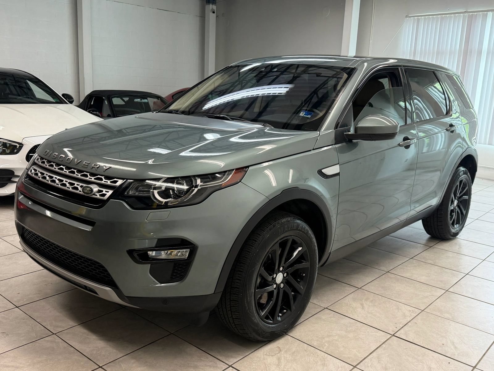 Used 2018 Land Rover Discovery Sport HSE AWD/4WD image 3