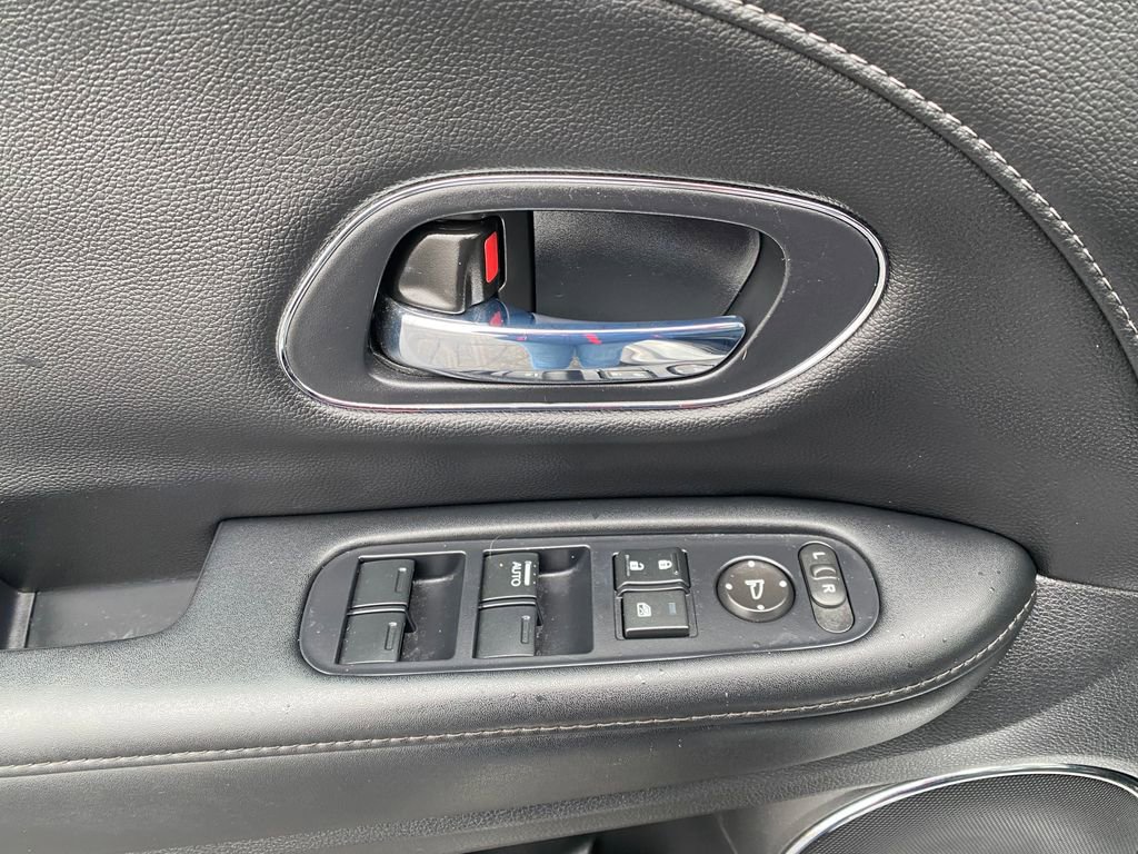 Used 2020 Honda HR-V Touring image 14
