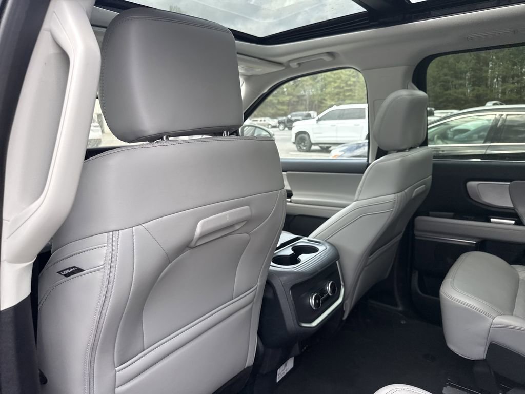 Used 2025 Ford Expedition Active AWD/4WD image 37