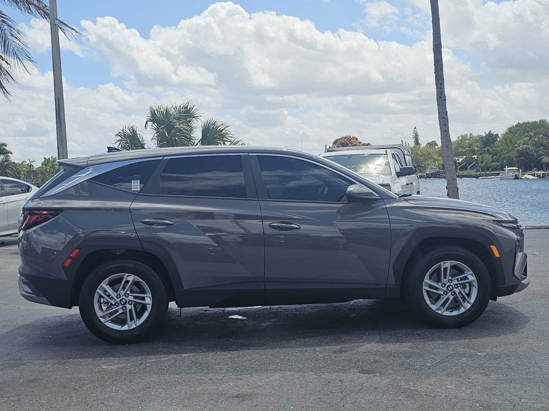 Used 2025 Hyundai Tucson SE image 19