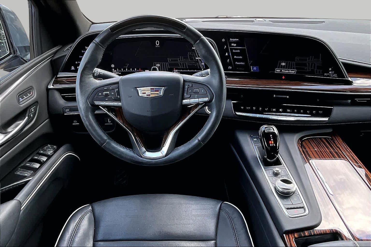 Used 2024 Cadillac Escalade Premium Luxury RWD image 5