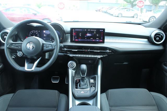 Used 2025 Alfa Romeo Tonale AWD/4WD image 16