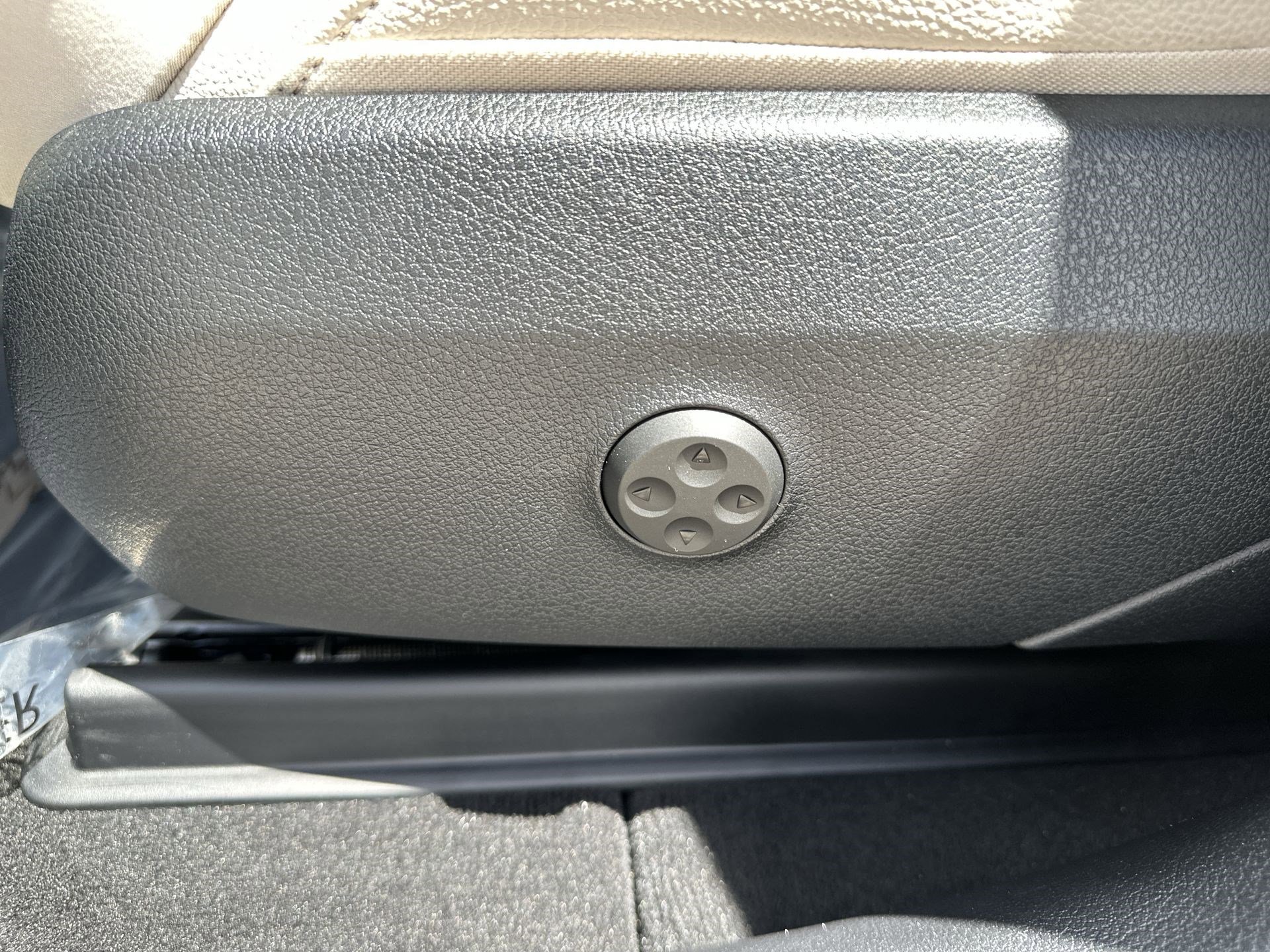 Used 2025 Mercedes-Benz GLC 300 image 13