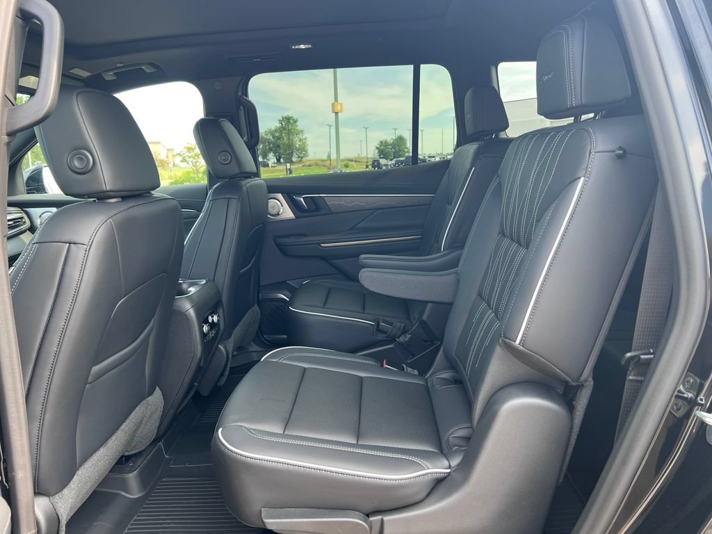 New 2026 Buick Enclave Avenir w/ Super Cruise Package AWD/4WD image 5