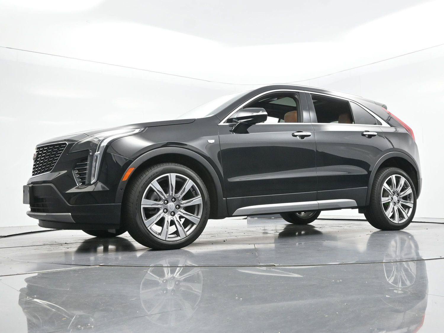 Certified 2022 Cadillac XT4 Premium Luxury w/ Enhanced Visibility Package AWD/4WD image 47