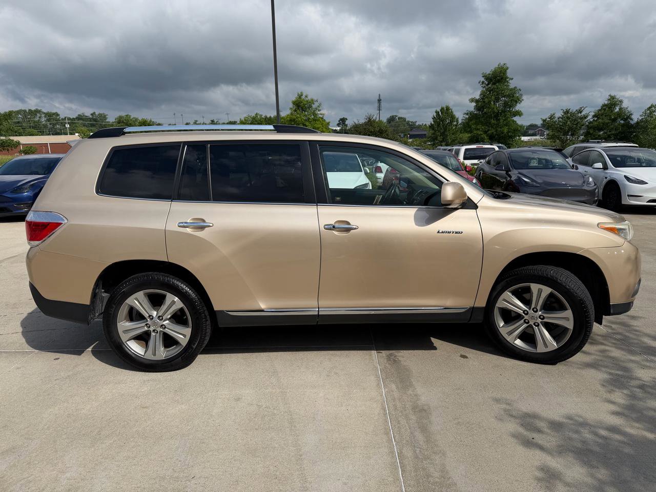 Used 2011 Toyota Highlander Limited FWD image 4