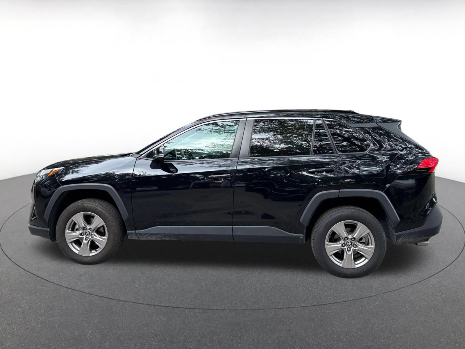 Used 2024 Toyota RAV4 XLE w/ Convenience Package AWD/4WD image 4