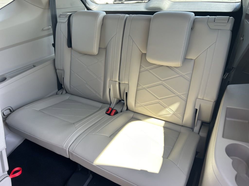 Used 2025 Volkswagen Atlas SE image 14