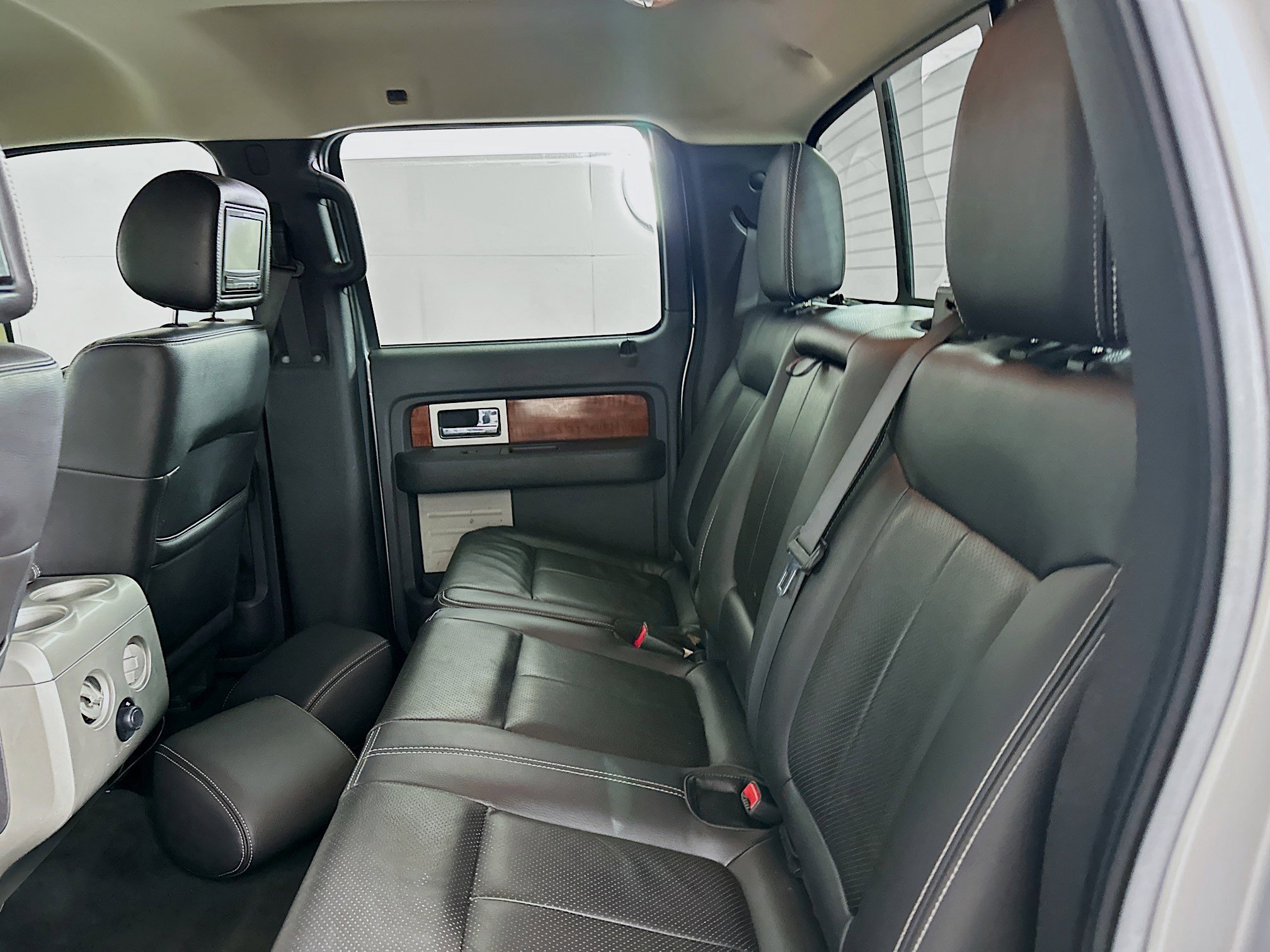 Used 2010 Ford F150 Lariat image 26