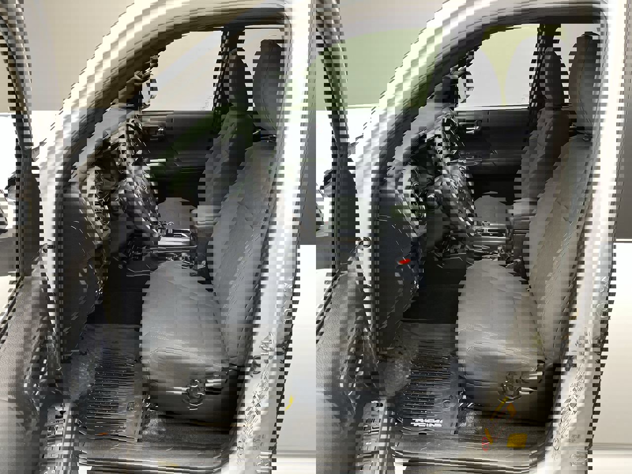 Used 2019 Toyota Tacoma TRD Sport image 3