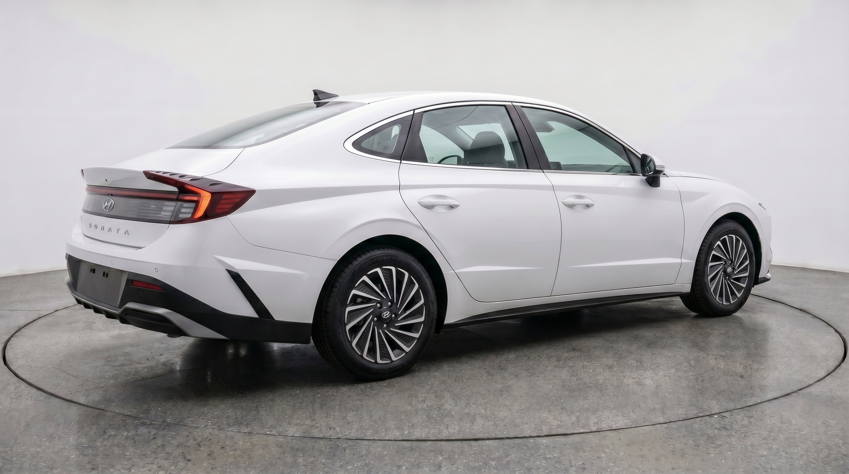Used 2025 Hyundai Sonata SEL FWD image 9