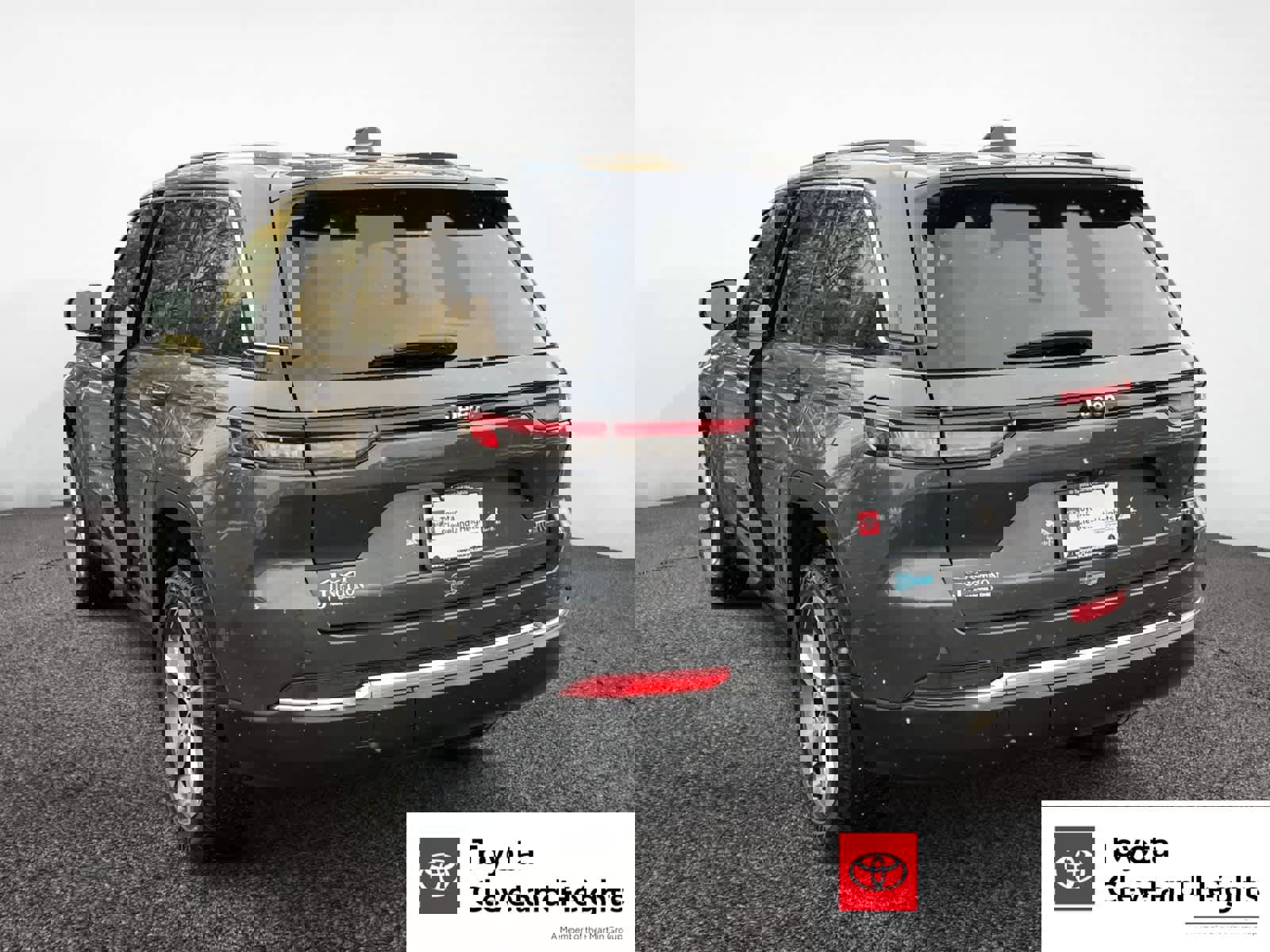 Used 2022 Jeep Grand Cherokee Limited image 3