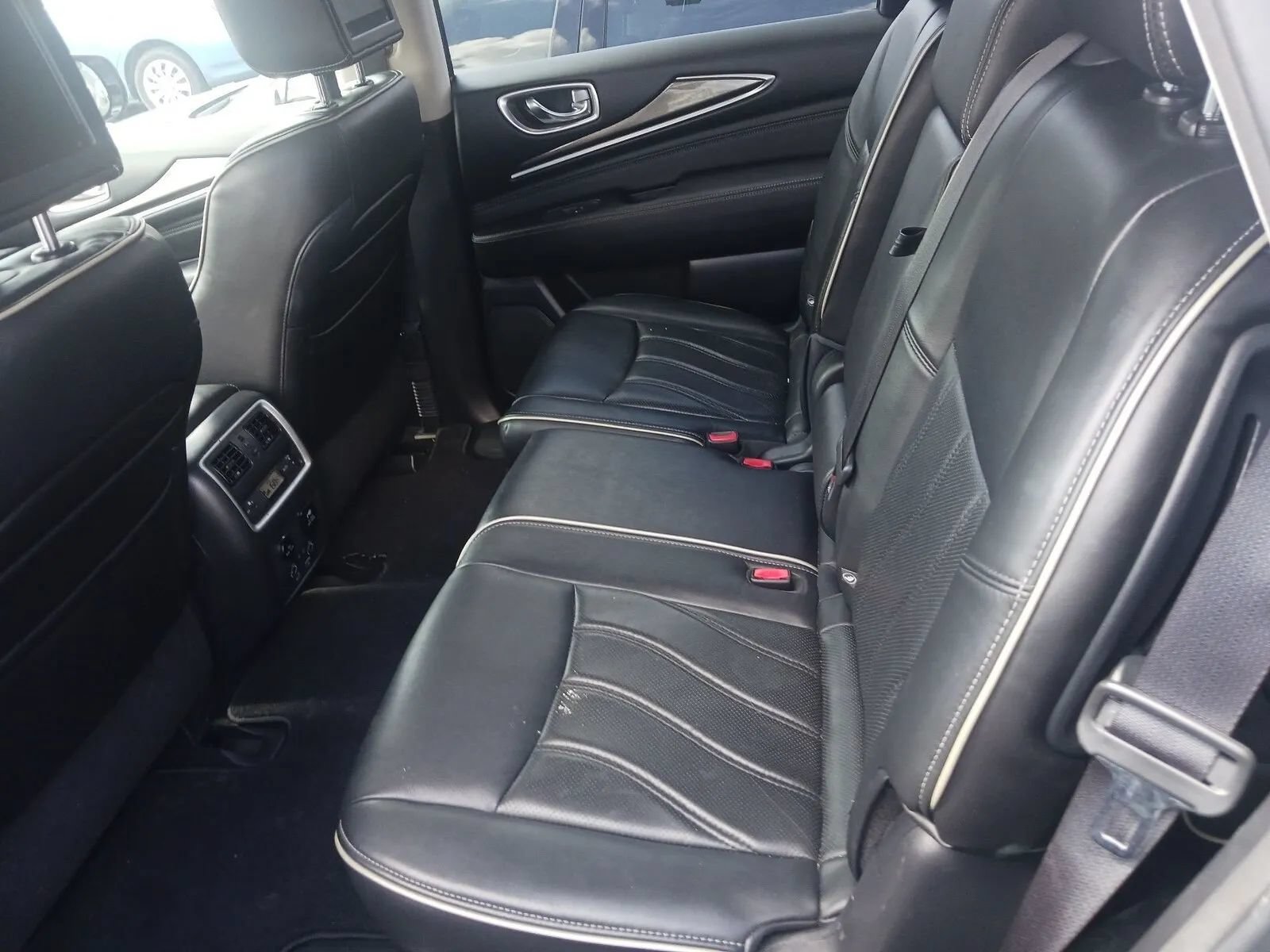 Used 2017 INFINITI QX60 Luxe w/ Premium Plus Package AWD/4WD image 4