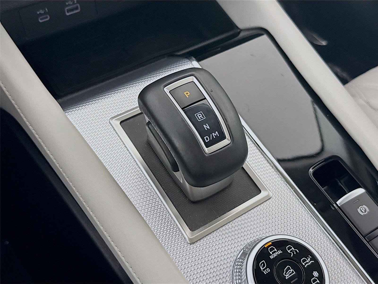 Used 2023 Mitsubishi Outlander SEL image 14