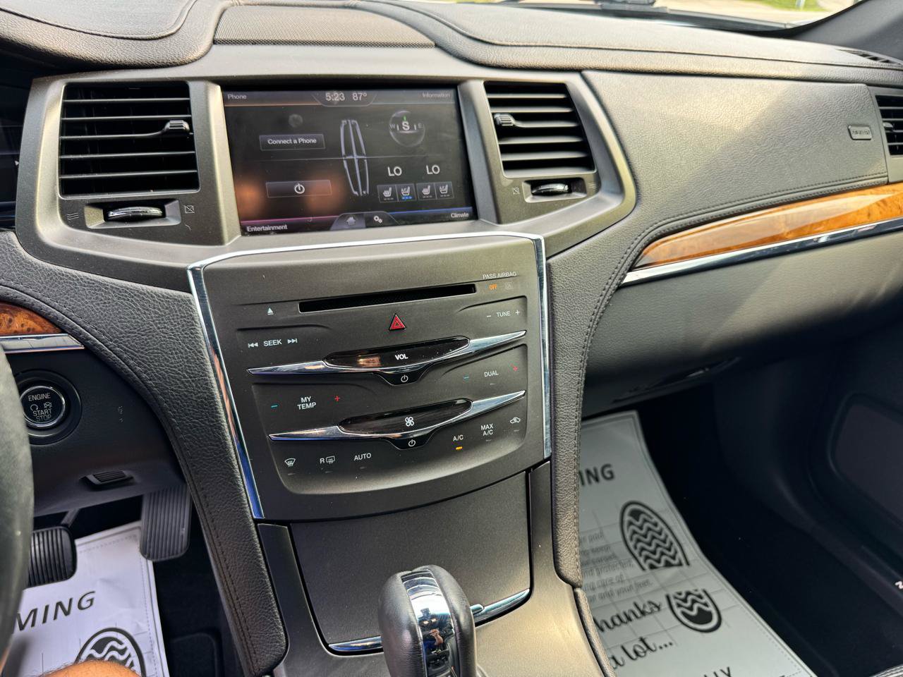 Used 2014 Lincoln MKS FWD image 37