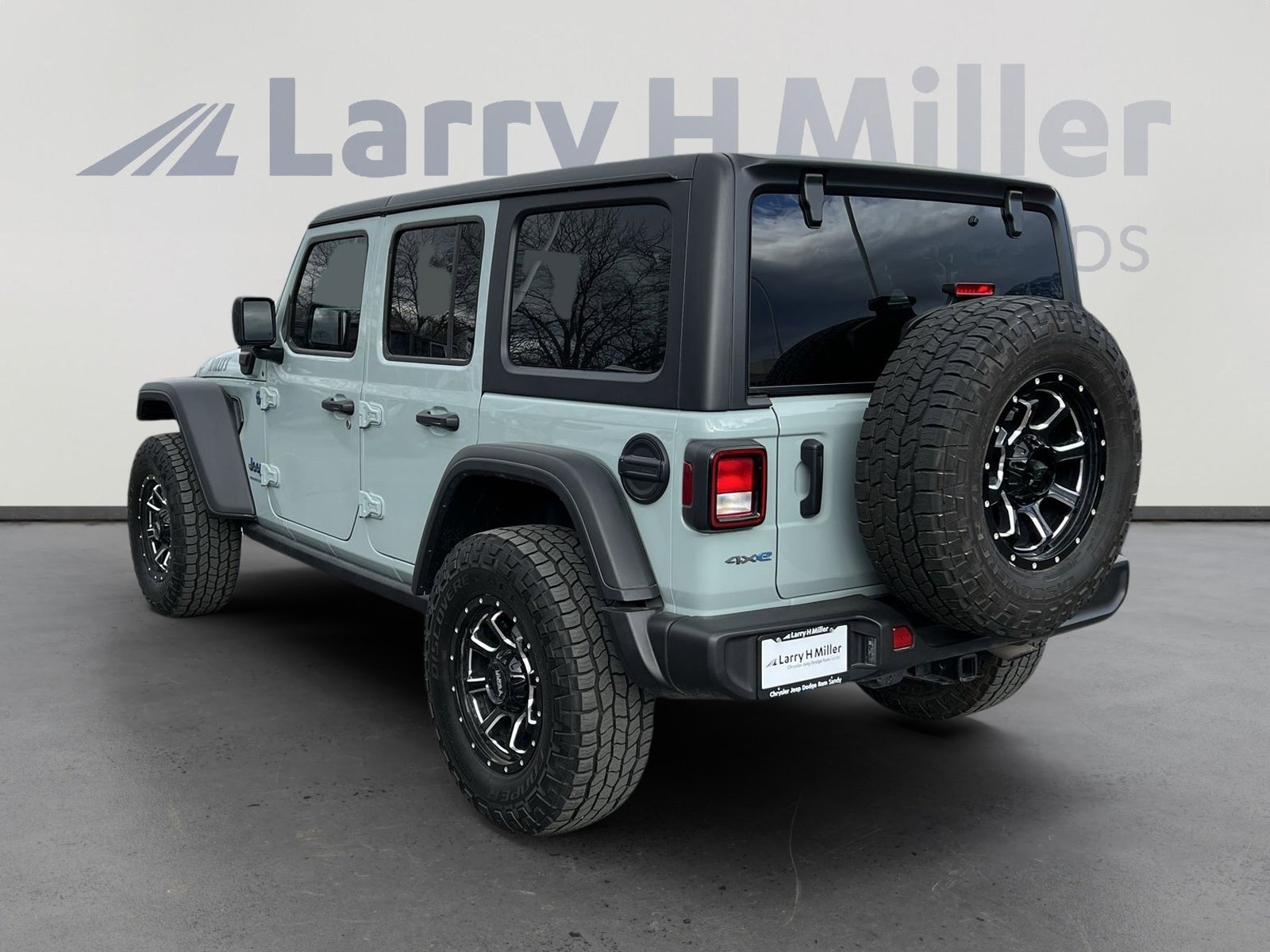 Used 2024 Jeep Wrangler Willys image 6