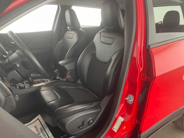 Used 2019 Jeep Cherokee Trailhawk w/ Cold Weather Group image 33