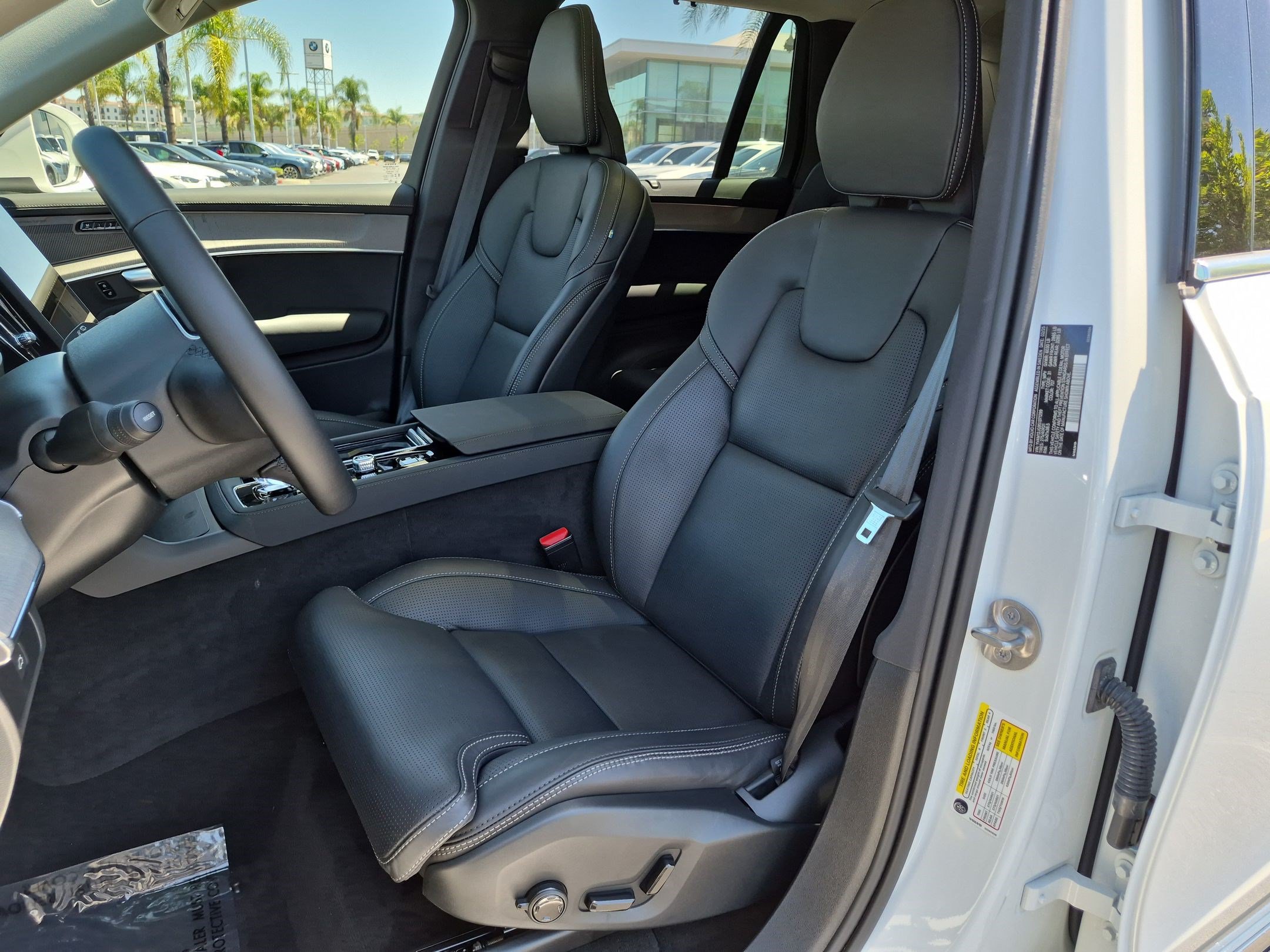 Used 2025 Volvo XC90 B5 Ultra AWD/4WD image 16