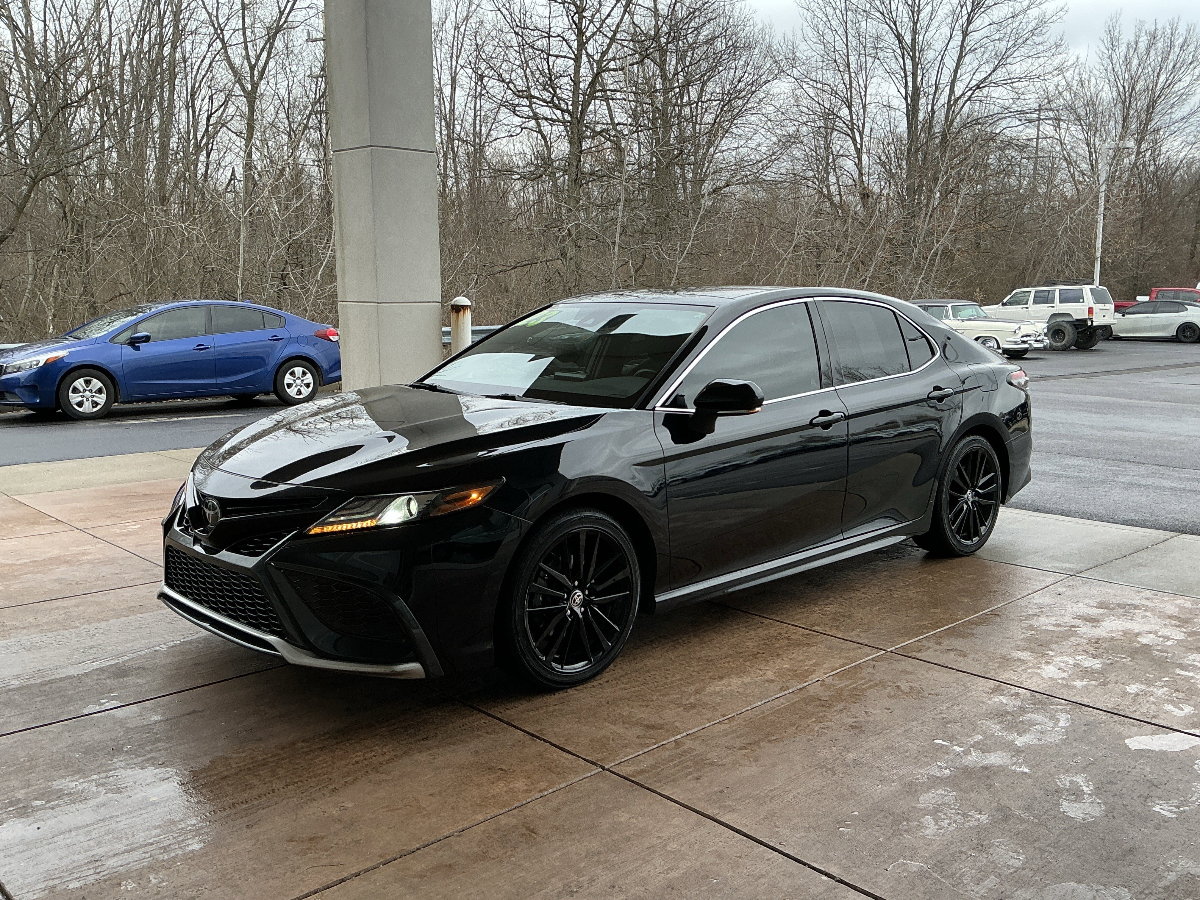 Used 2023 Toyota Camry XSE image 3
