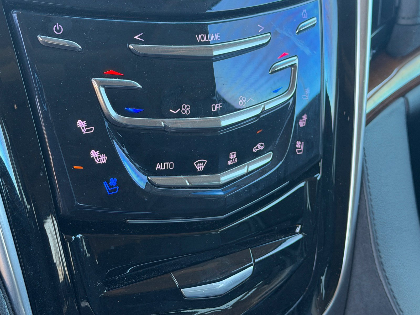 Used 2020 Cadillac Escalade Luxury RWD image 28