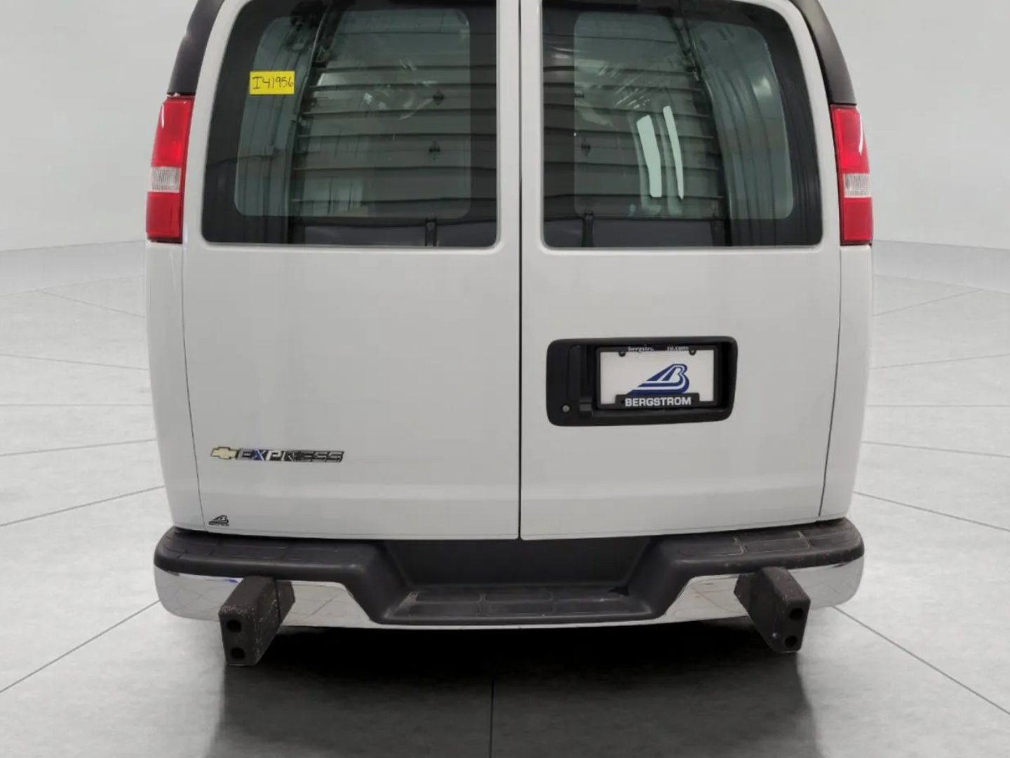 Used 2024 Chevrolet Express 2500 RWD 2500 135 w/ Driver Convenience Package image 24