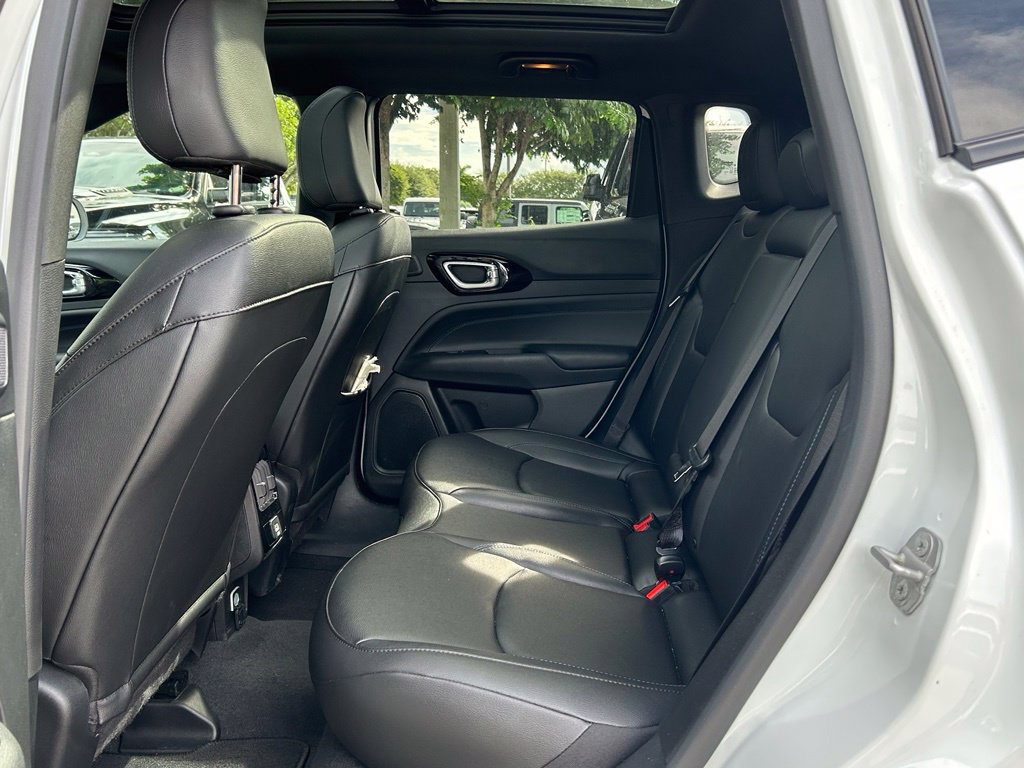 Certified 2025 Jeep Compass Limited w/ Sun & Sound Group AWD/4WD image 15