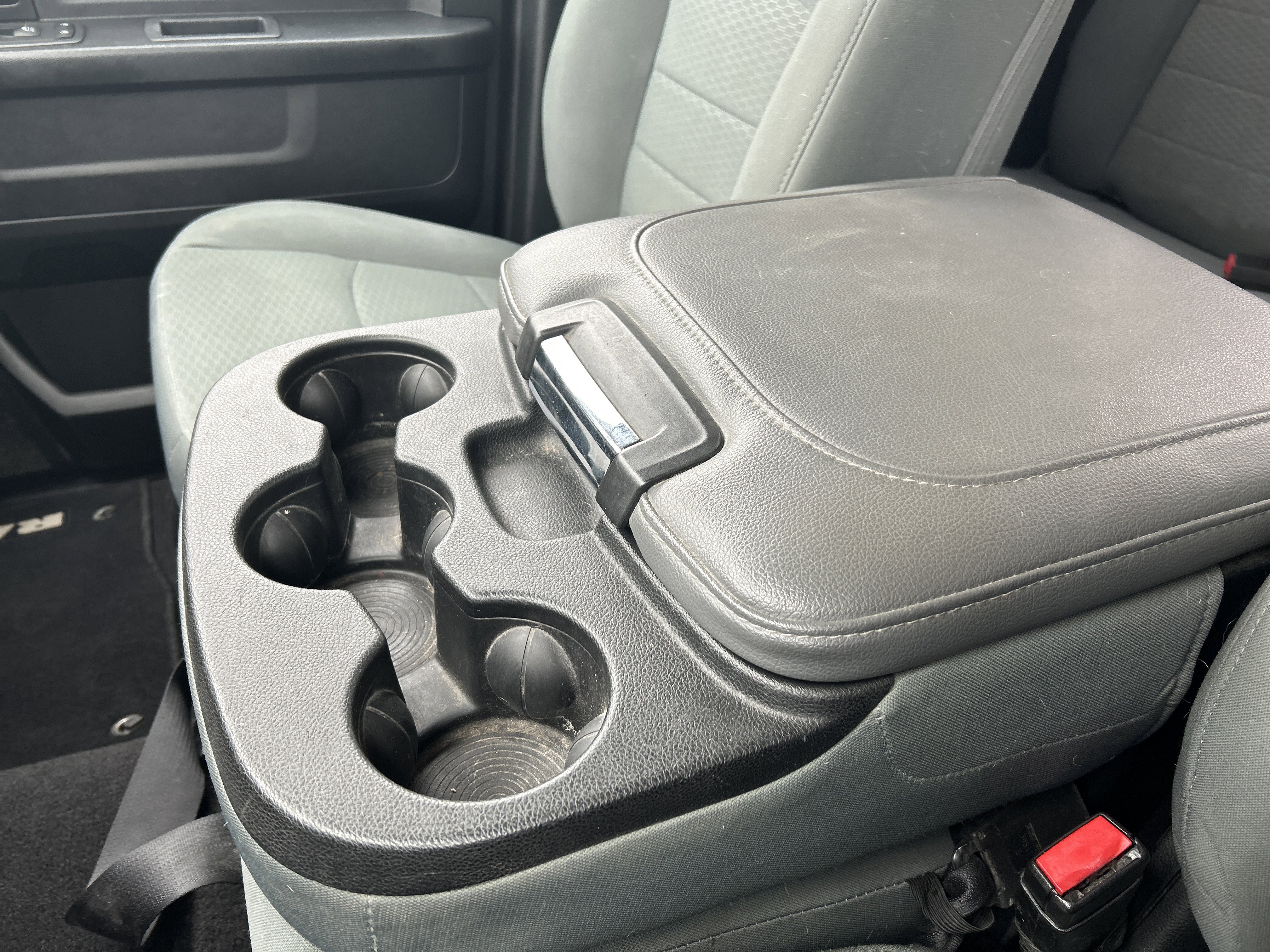 Used 2018 RAM 1500 ST w/ SXT Appearance Group AWD/4WD image 19