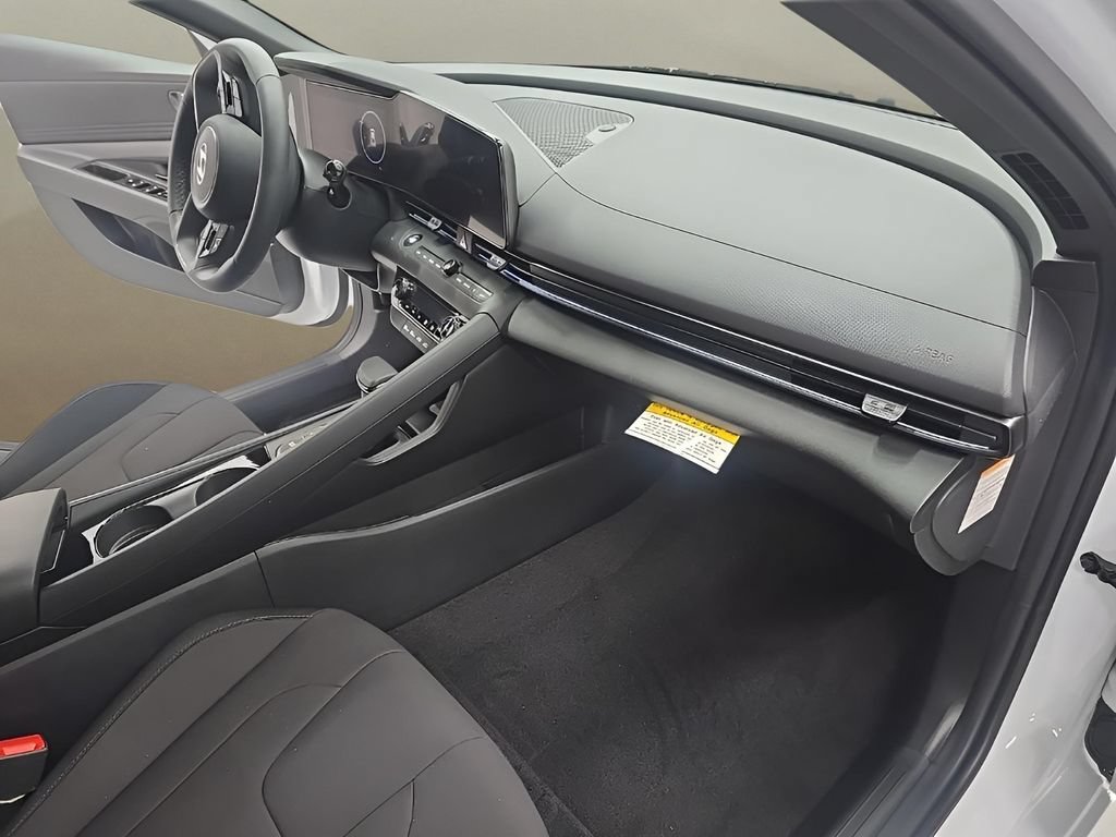 New 2026 Hyundai Elantra SEL FWD image 17