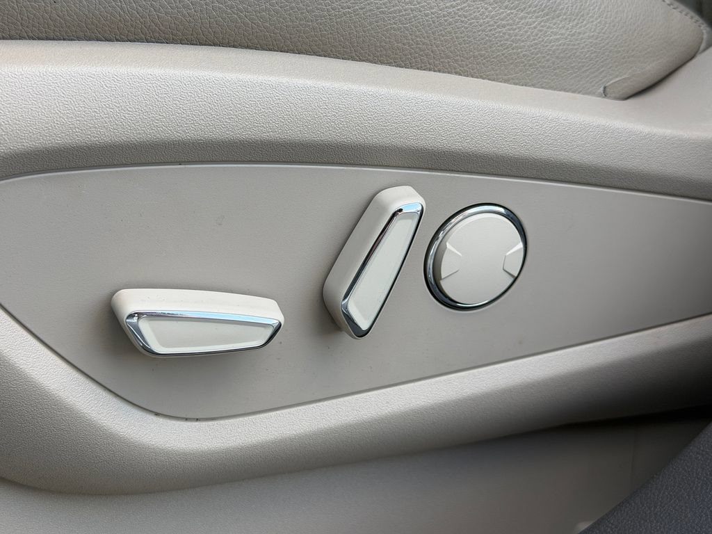 Used 2023 Lincoln Nautilus FWD w/ Premium Package image 17