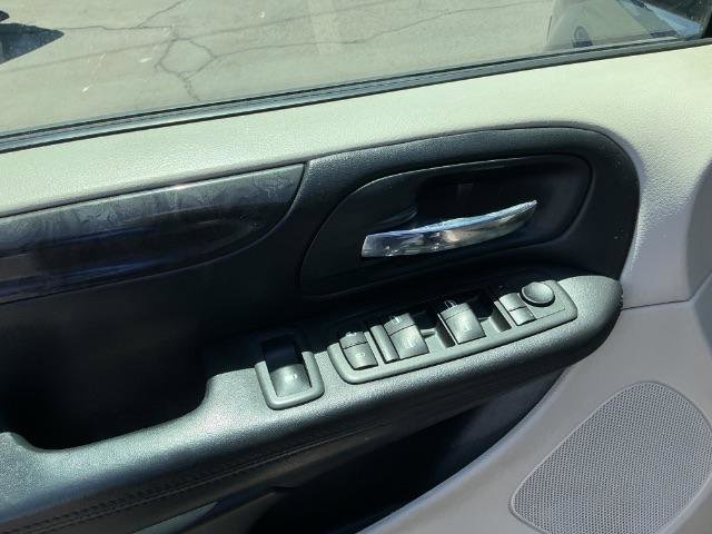 Used 2013 Dodge Grand Caravan SXT w/ UConnect Hands-Free Group FWD image 10
