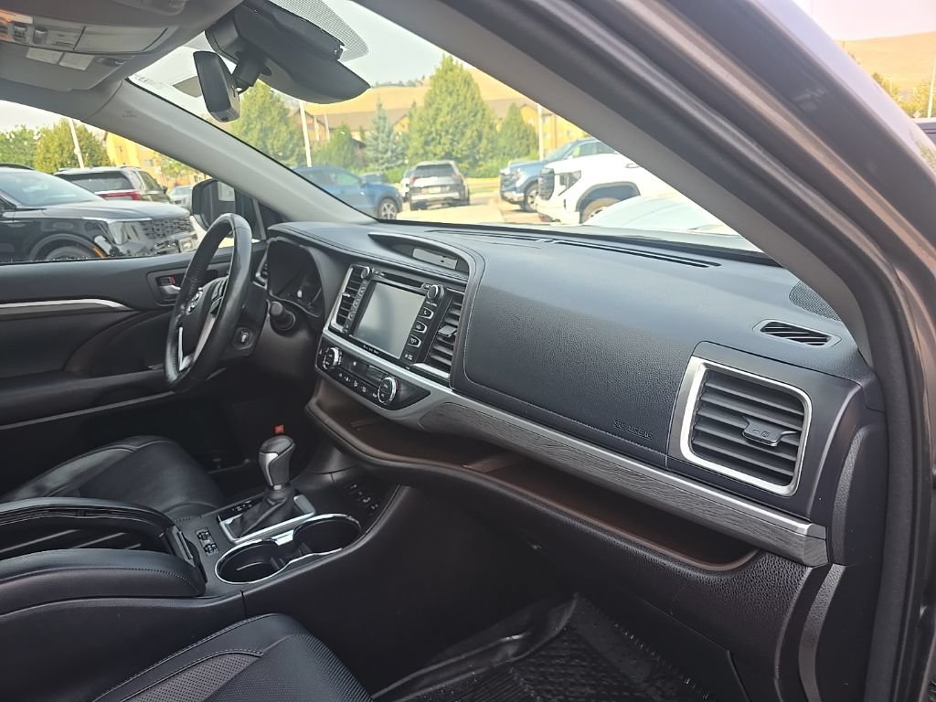 Used 2017 Toyota Highlander Limited Platinum AWD/4WD image 7