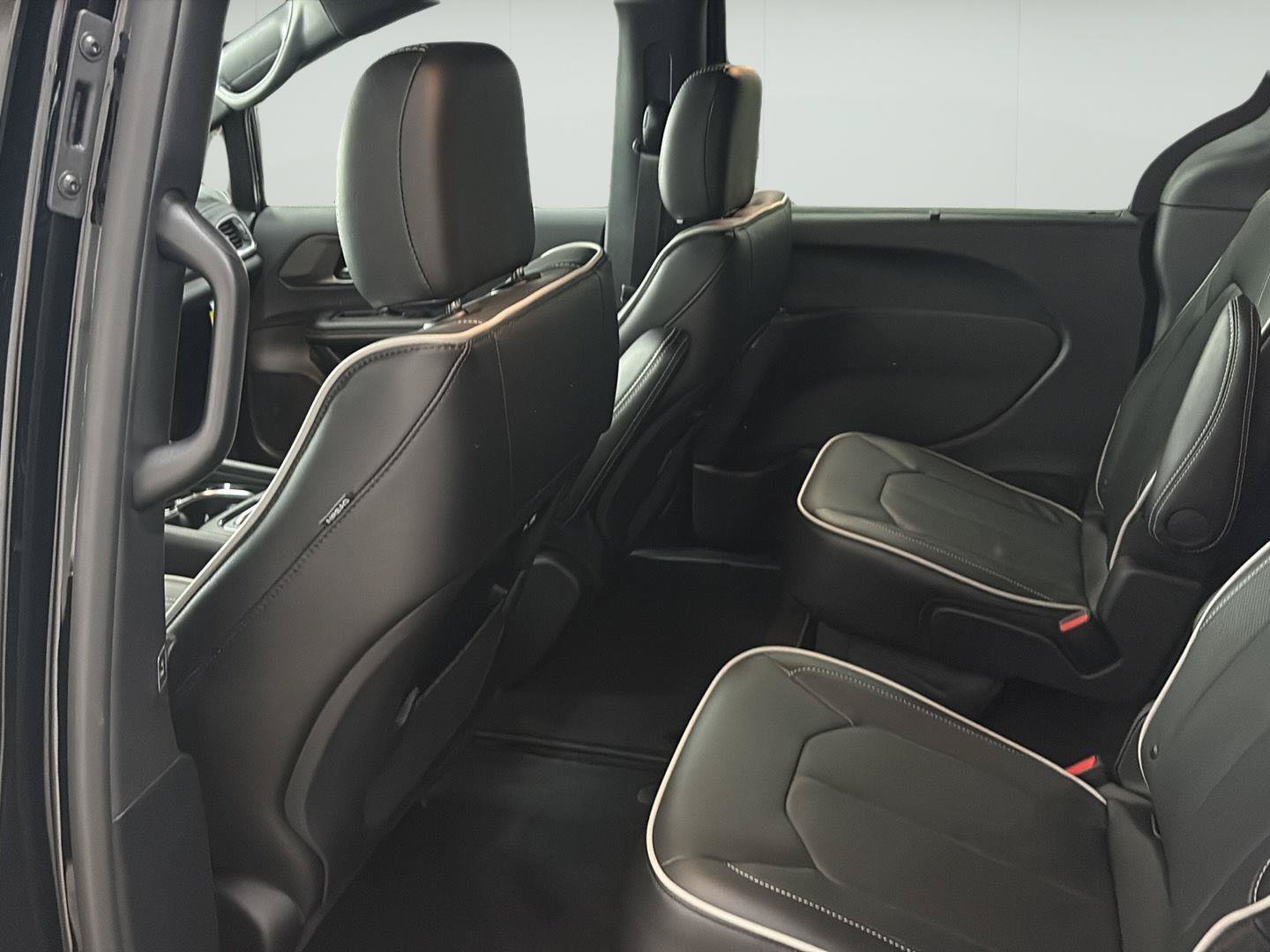 New 2027 Chrysler Pacifica Limited FWD image 29