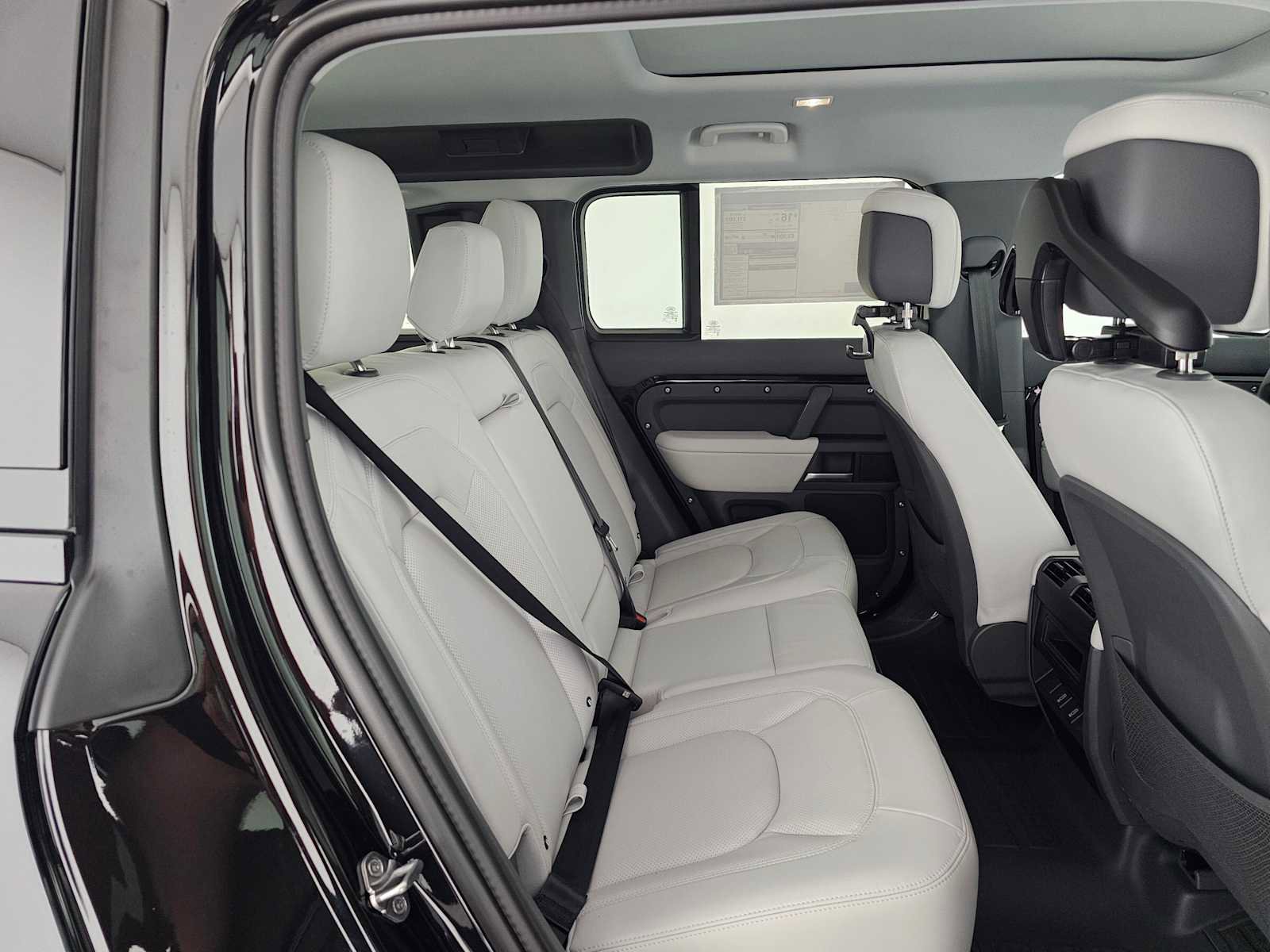 New 2026 Land Rover Defender 110 X-Dynamic SE image 12