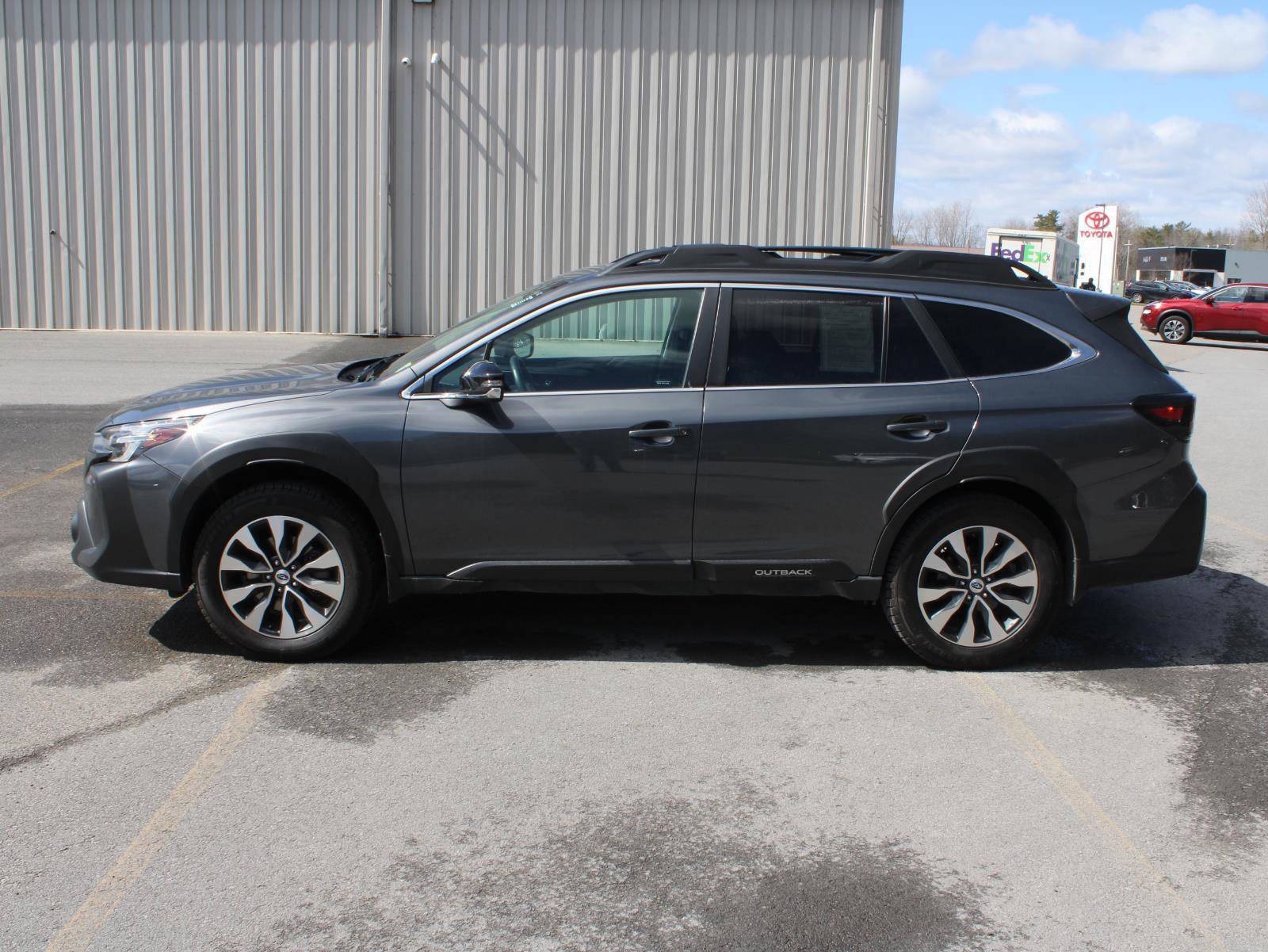 Used 2023 Subaru Outback Limited image 5