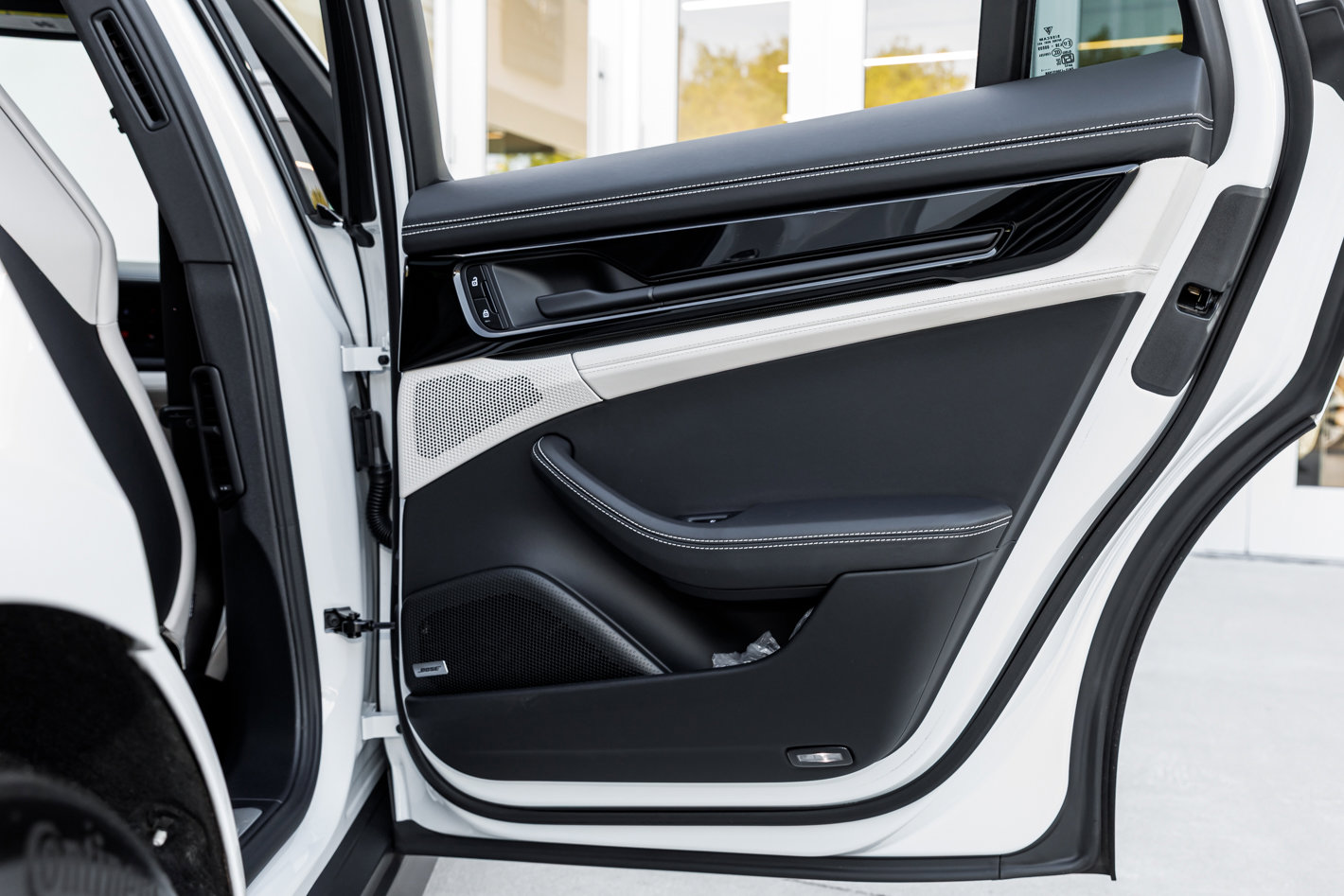 Used 2024 Porsche Panamera 4 image 34