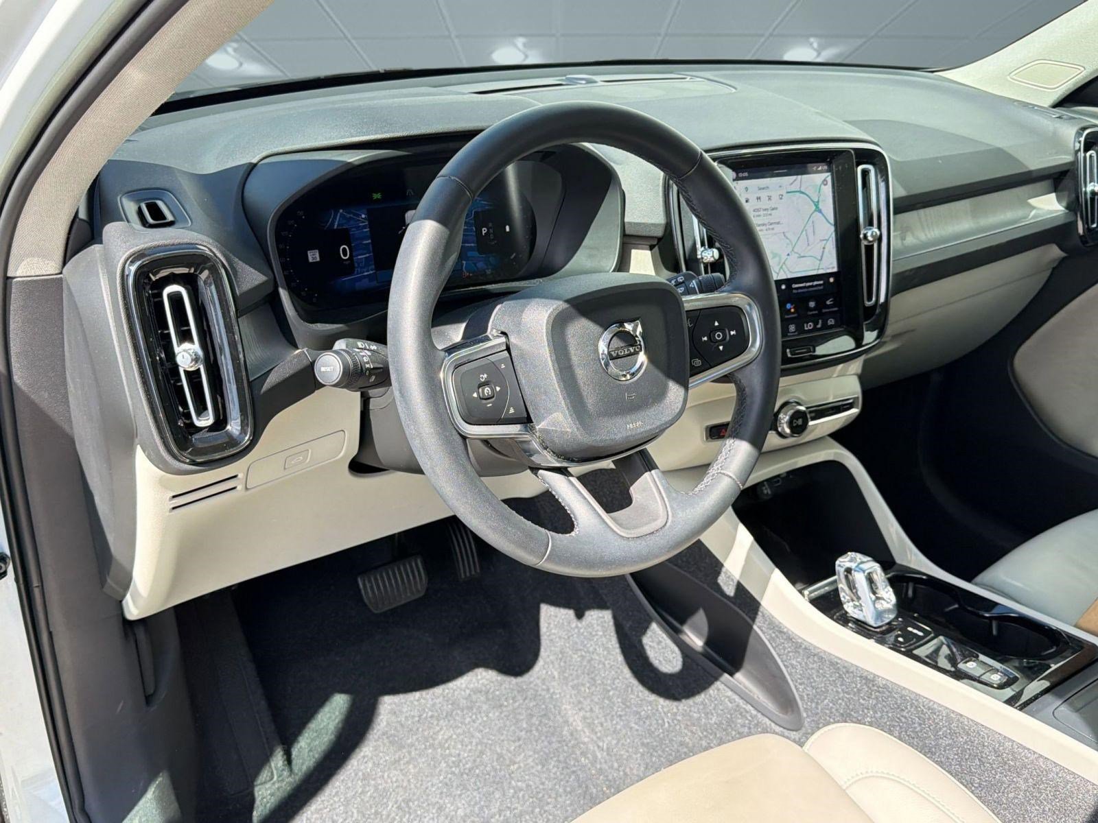 Used 2023 Volvo XC40 B5 Plus w/ Protection Package Premier image 4