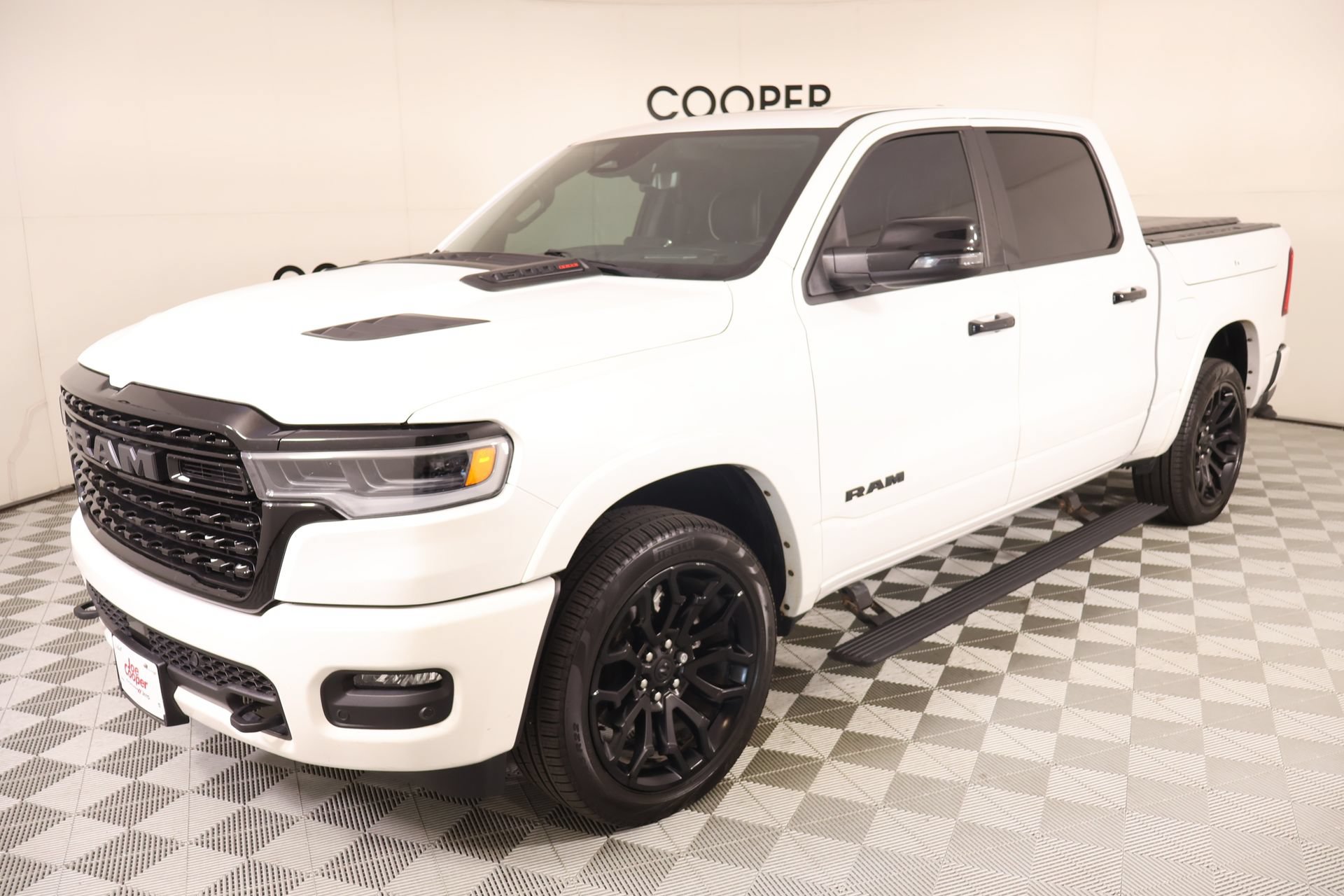 Used 2025 RAM 1500 Limited AWD/4WD image 11