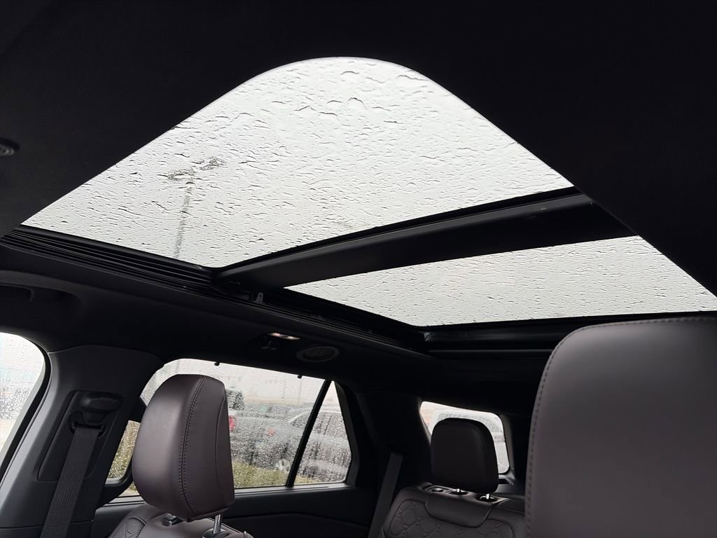 Used 2025 Ford Explorer Platinum w/ LUX Leather Package AWD/4WD image 29