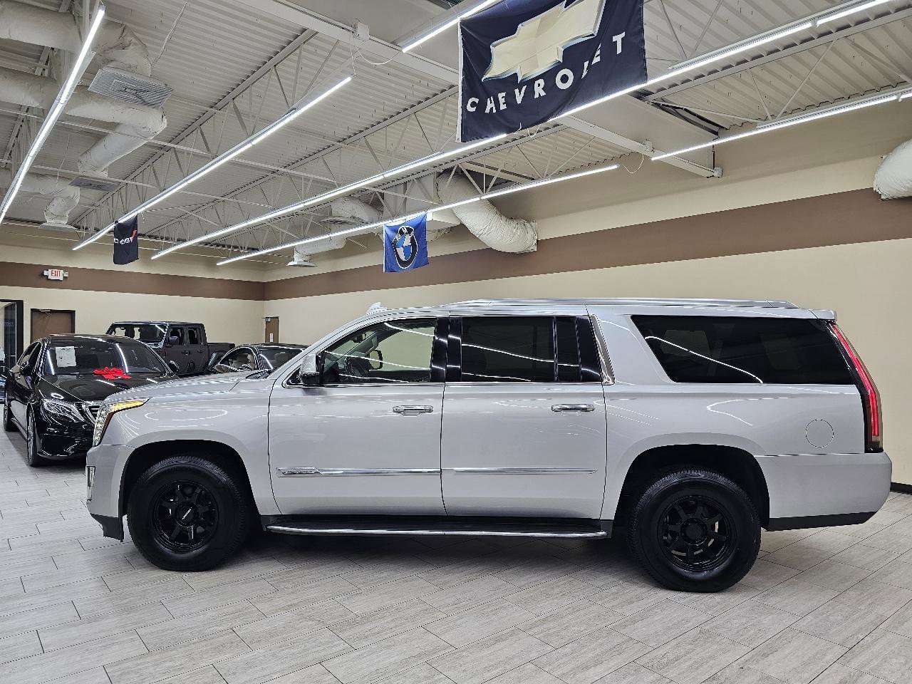 Used 2015 Cadillac Escalade ESV Luxury AWD/4WD image 9