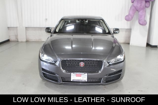 Used 2017 Jaguar XE Prestige RWD image 2