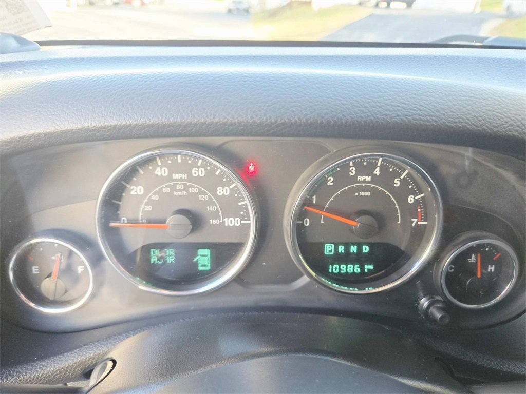 Used 2017 Jeep Wrangler Sahara w/ Connectivity Group image 28