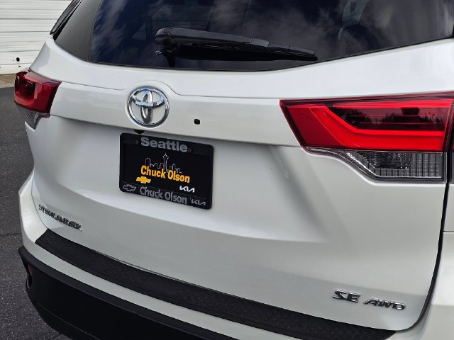 Used 2017 Toyota Highlander SE AWD/4WD image 15