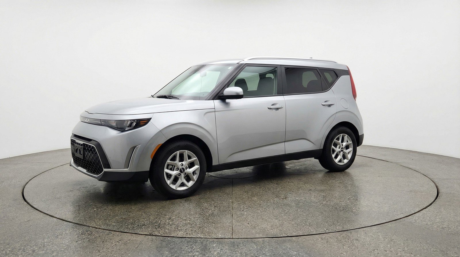 Used 2025 Kia Soul LX w/ LX Technology Package image 3