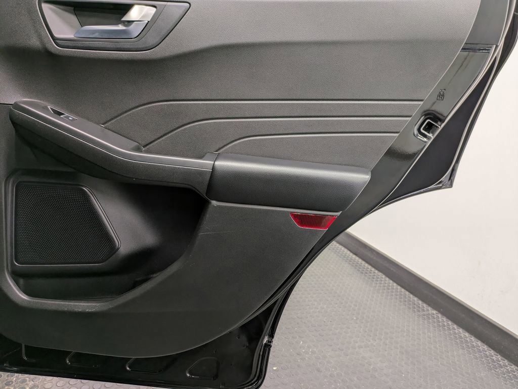 Used 2023 Ford Escape Platinum AWD/4WD image 25